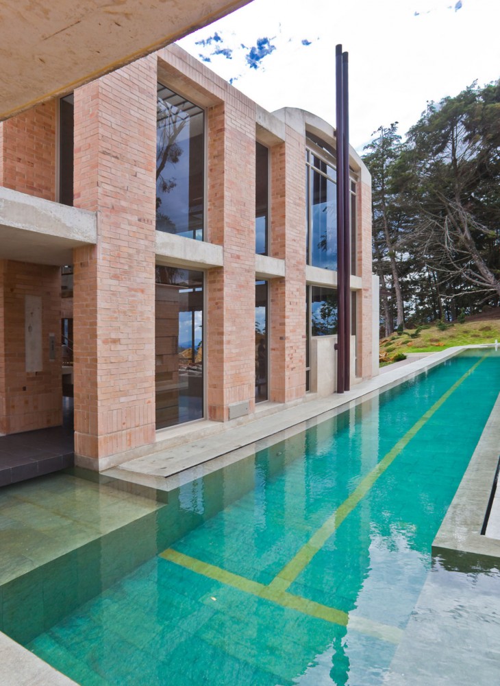 Family House in Medellin / Oscar Mesa