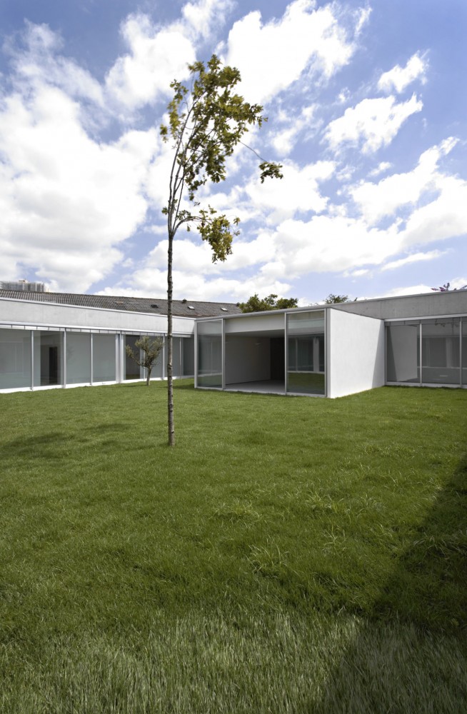 Sao Cirilo Community Center / Nuno Valentim Arquitectura