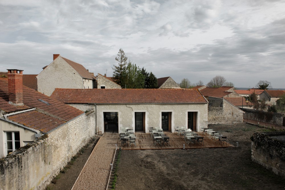 Renovation of an old barn / Comac