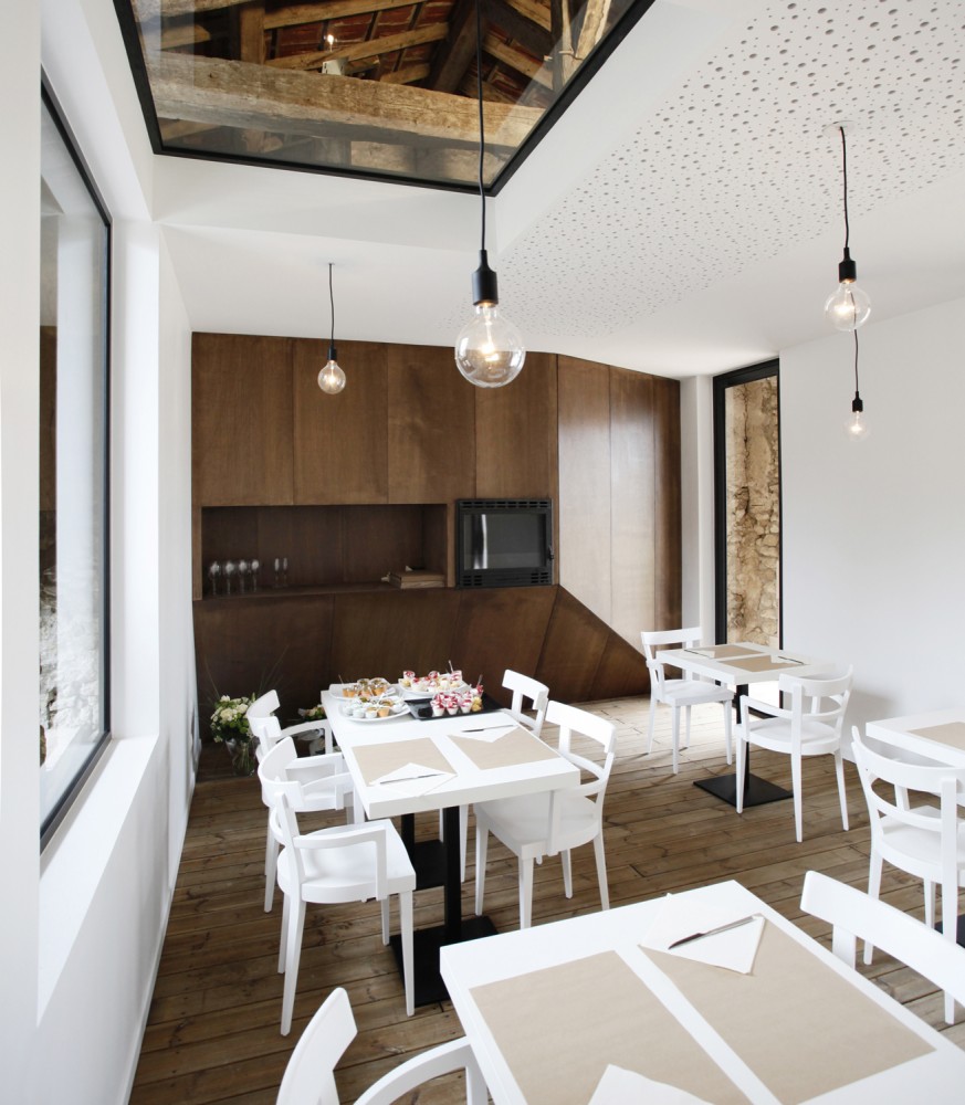 Renovation of an old barn / Comac