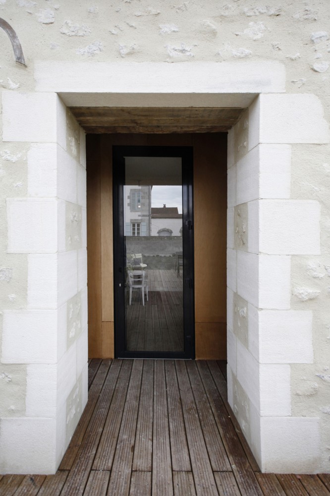 Renovation of an old barn / Comac