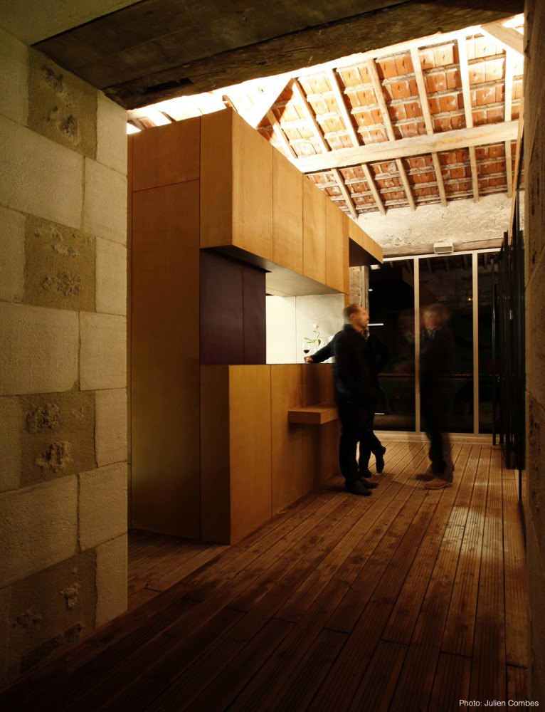 Renovation of an old barn / Comac
