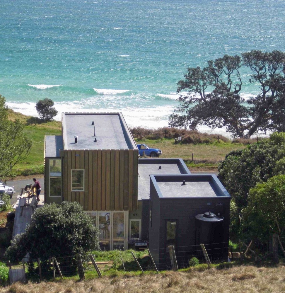 Otama Beach House / David Berridge Architect