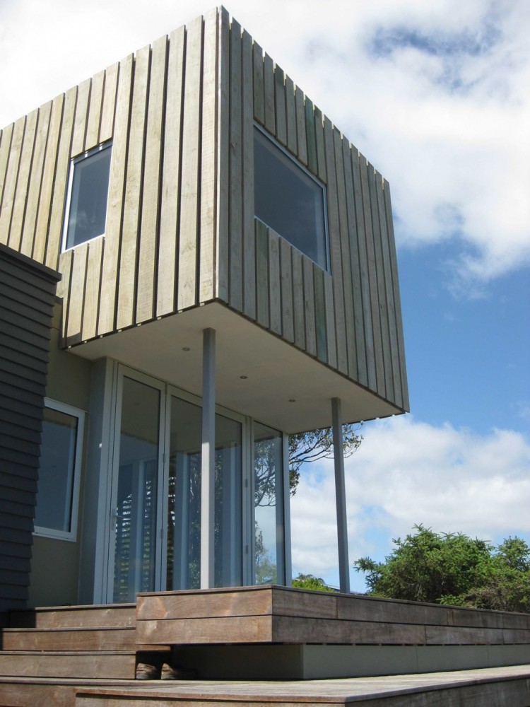 Otama Beach House / David Berridge Architect