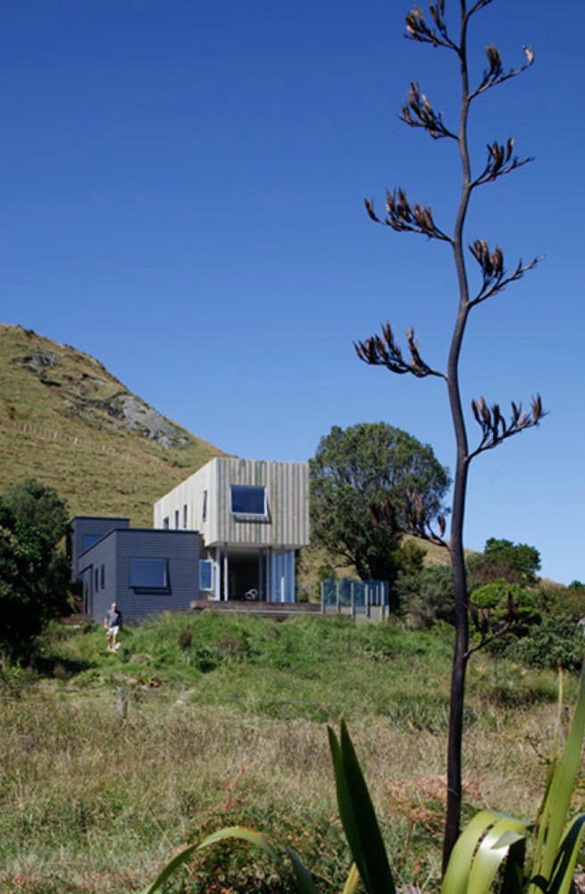 Otama Beach House / David Berridge Architect