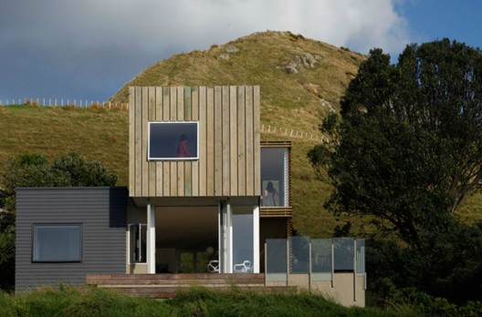 Otama Beach House / David Berridge Architect