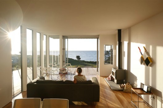 Otama Beach House / David Berridge Architect