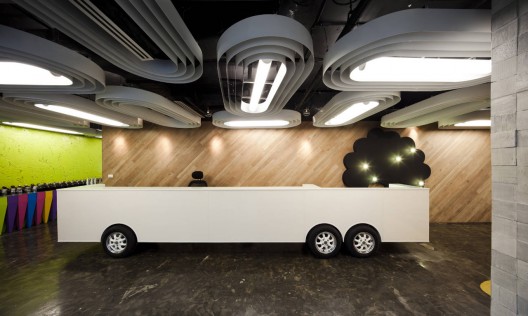 Rebirth of Saatchi & Saatchi Thailand / Supermachine Studio