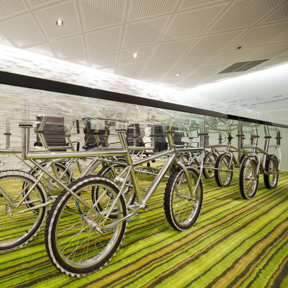 Rebirth of Saatchi & Saatchi Thailand / Supermachine Studio