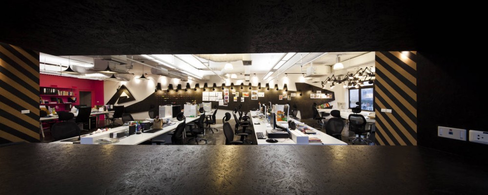 Rebirth of Saatchi & Saatchi Thailand / Supermachine Studio