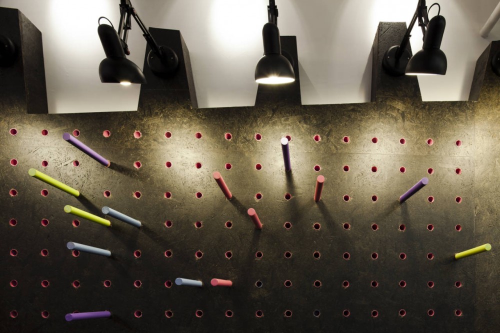 Rebirth of Saatchi & Saatchi Thailand / Supermachine Studio