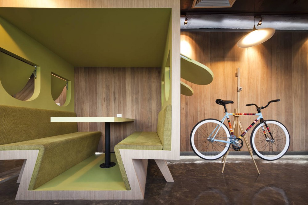 Rebirth of Saatchi & Saatchi Thailand / Supermachine Studio