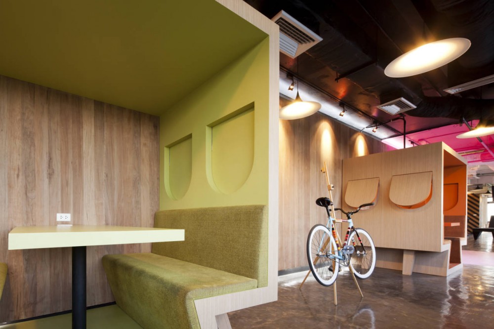 Rebirth of Saatchi & Saatchi Thailand / Supermachine Studio