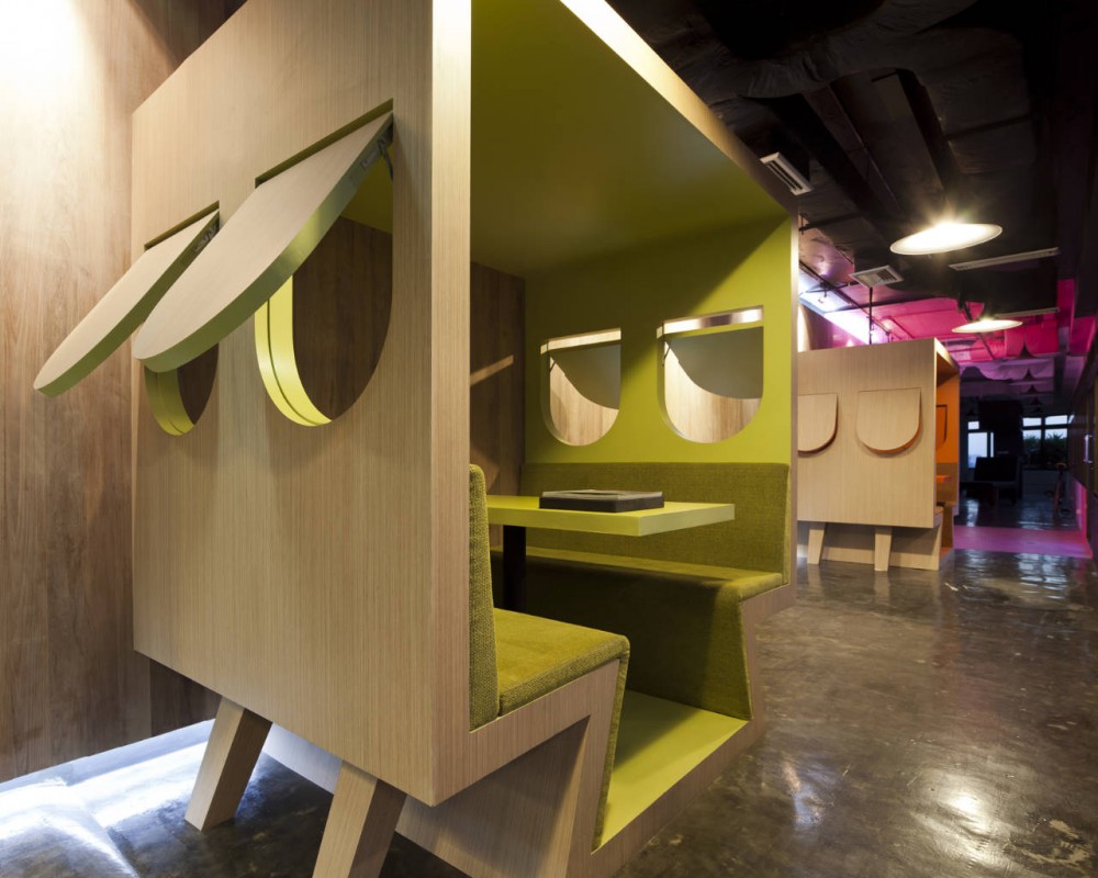 Rebirth of Saatchi & Saatchi Thailand / Supermachine Studio