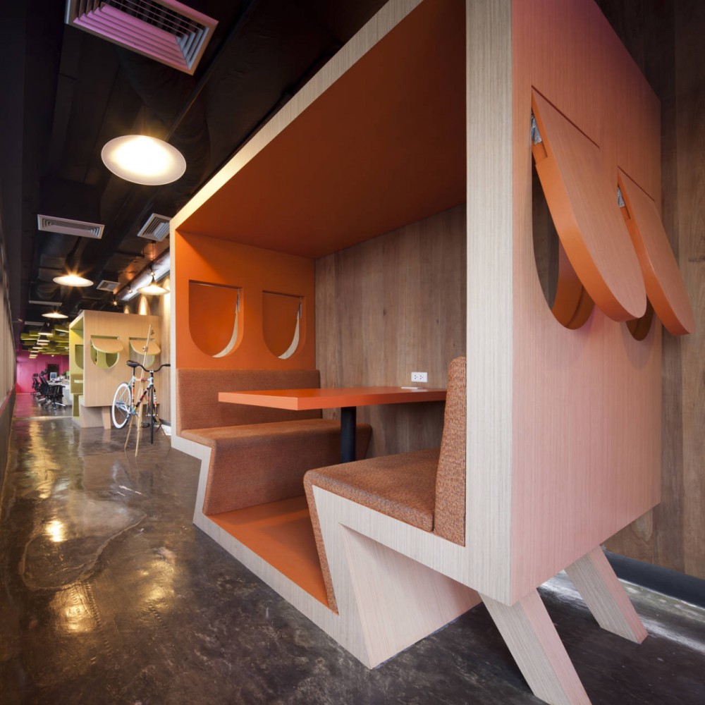 Rebirth of Saatchi & Saatchi Thailand / Supermachine Studio