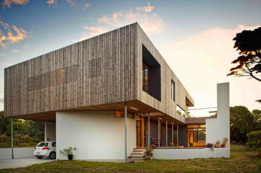 Lagoon Beach House / Birrelli Architects
