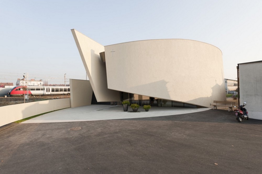 The Chapel of Rest in Graz / HOFRICHTER-RITTER Architects