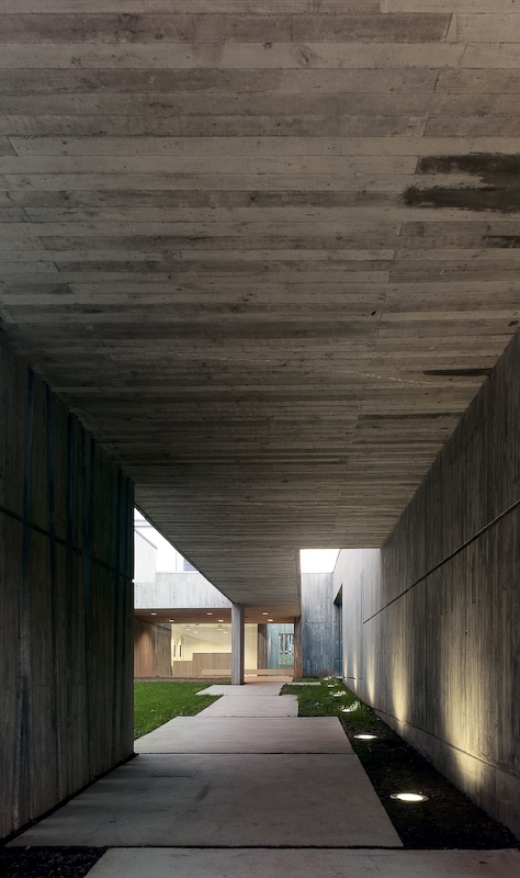 Health Center in Oleiros / Abalo Alonso Arquitectos