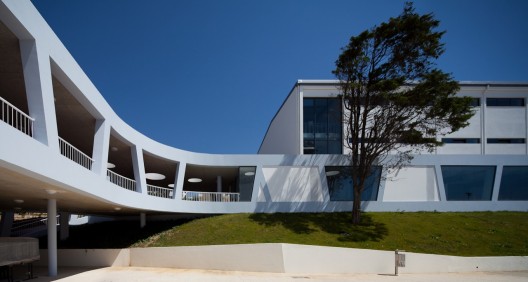 Rafael Bordalo Pinheiro Secondary School / Sousa Santos Architects (25)