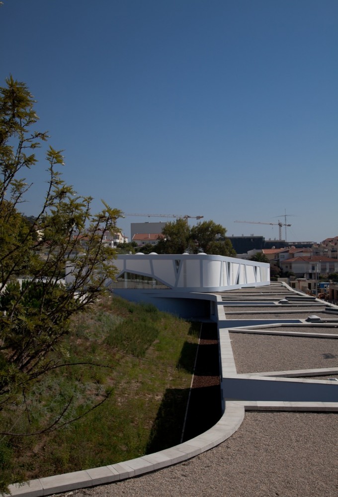 Rafael Bordalo Pinheiro Secondary School / Sousa Santos Architects