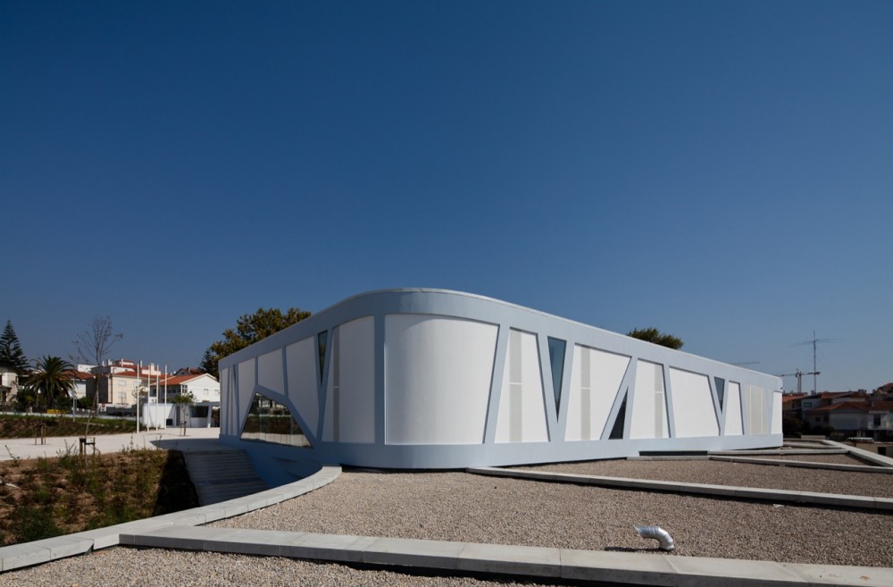 Rafael Bordalo Pinheiro Secondary School / Sousa Santos Architects