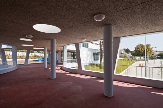 Rafael Bordalo Pinheiro Secondary School / Sousa Santos Architects (10)