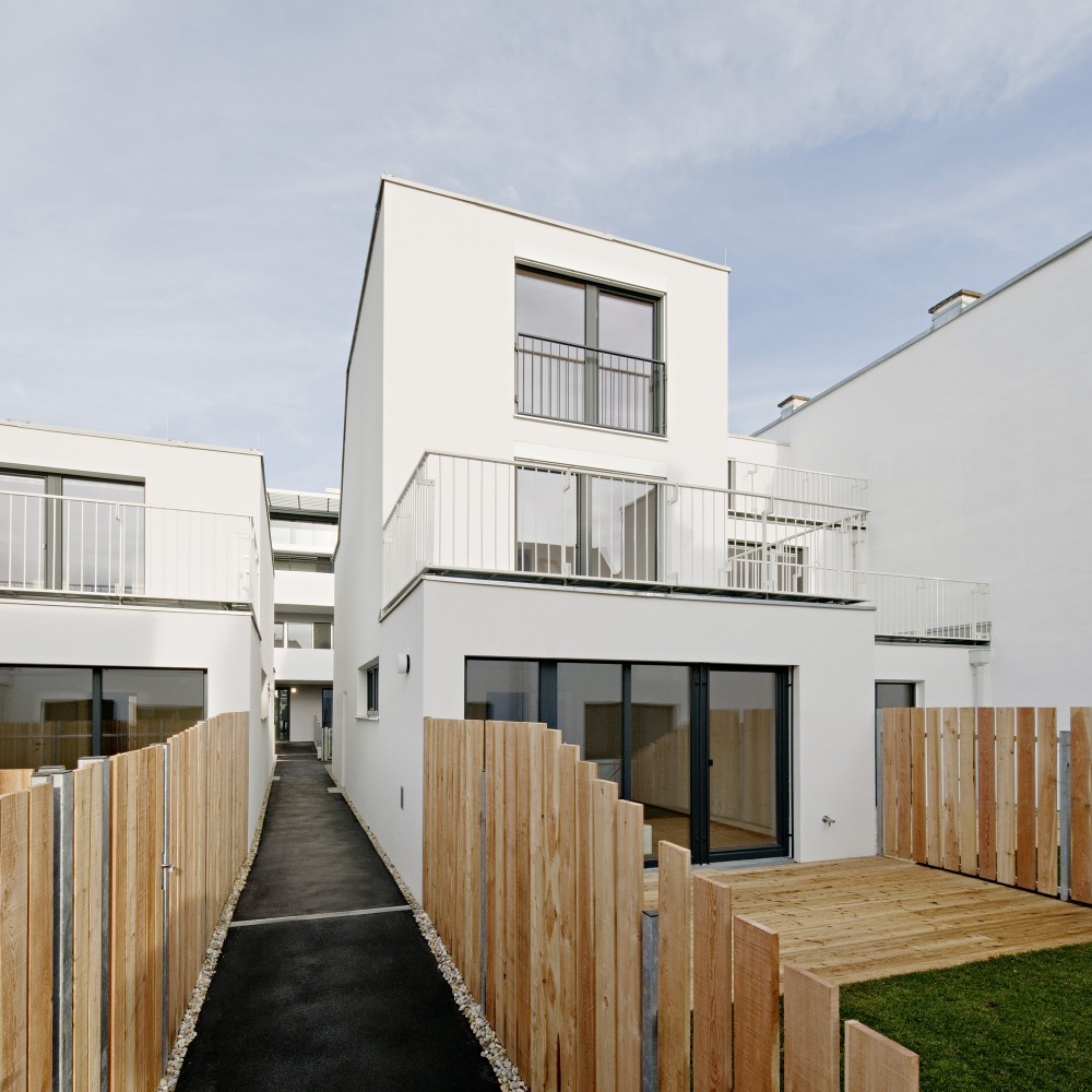 40 x Residing in Aspern, Vienna / SUE Architekten