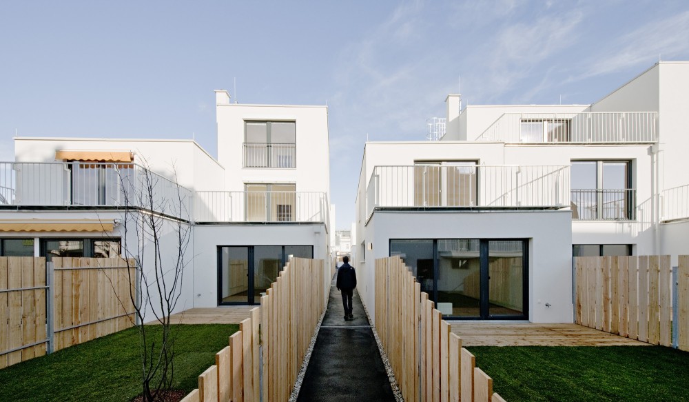 40 x Residing in Aspern, Vienna / SUE Architekten