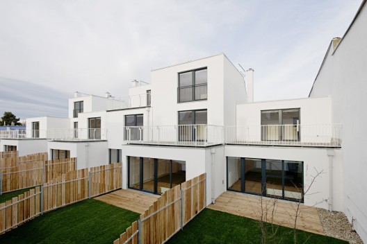 40 x Residing in Aspern, Vienna / SUE Architekten (1)