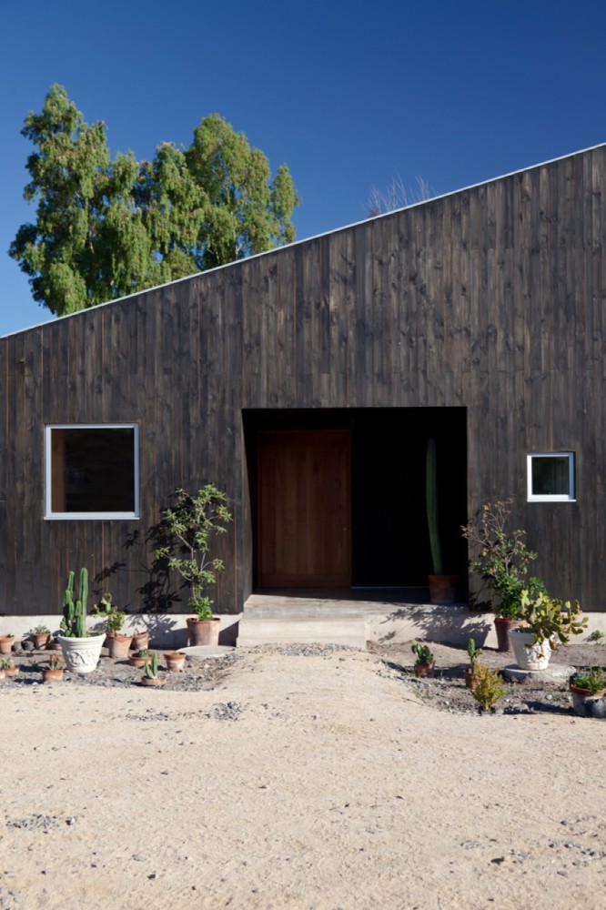 Santa Julia House / Emilio Marin Architects