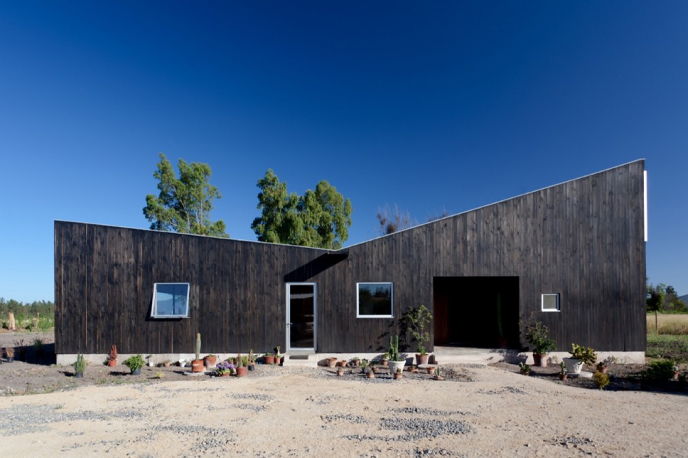 Santa Julia House / Emilio Marin Architects