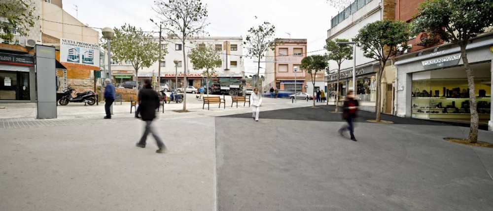 La Salut Market Square / Vora Arquitectura
