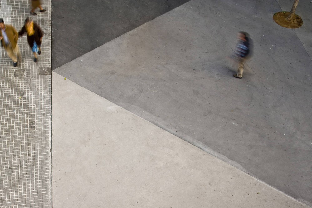 La Salut Market Square / Vora Arquitectura