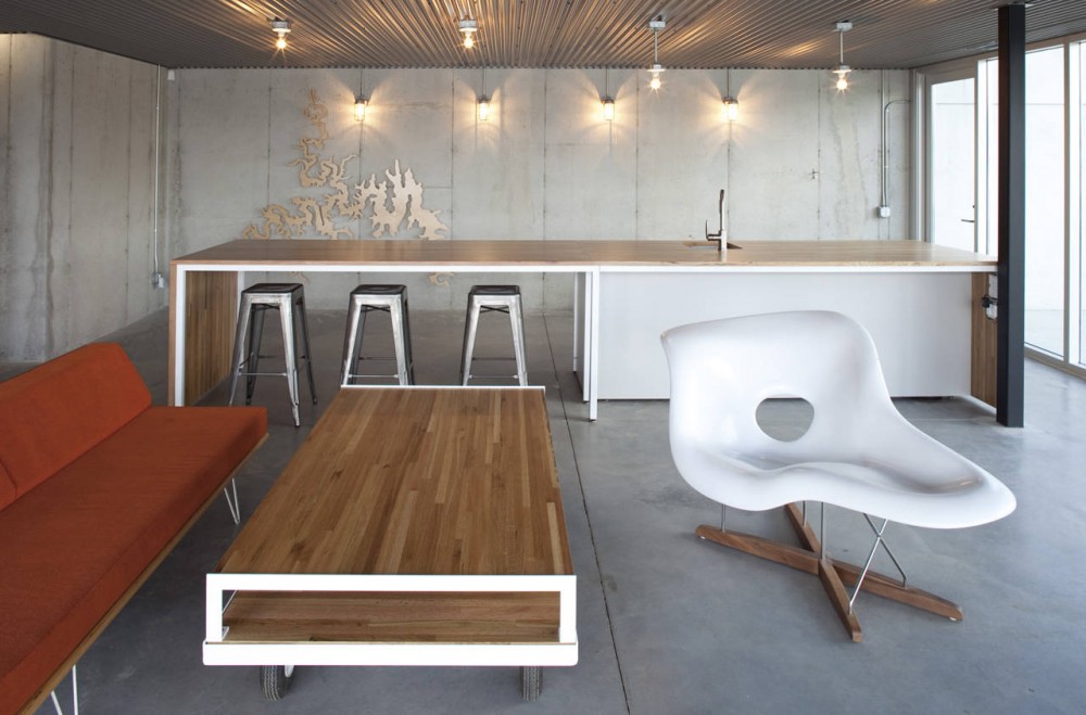 Postcard House / Hufft Projects