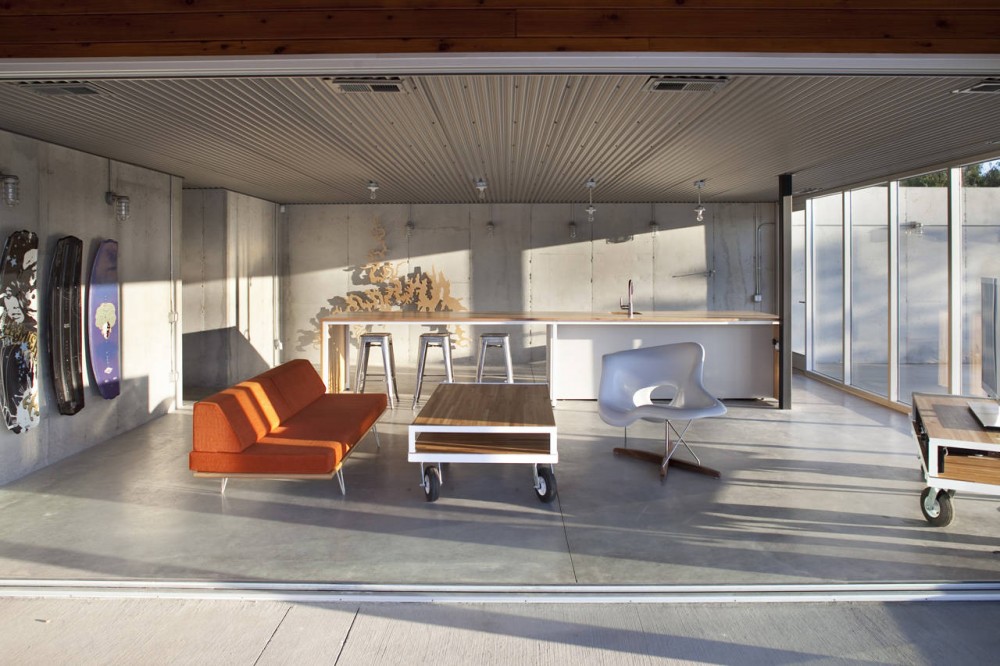 Postcard House / Hufft Projects