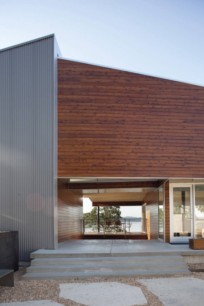 Postcard House / Hufft Projects