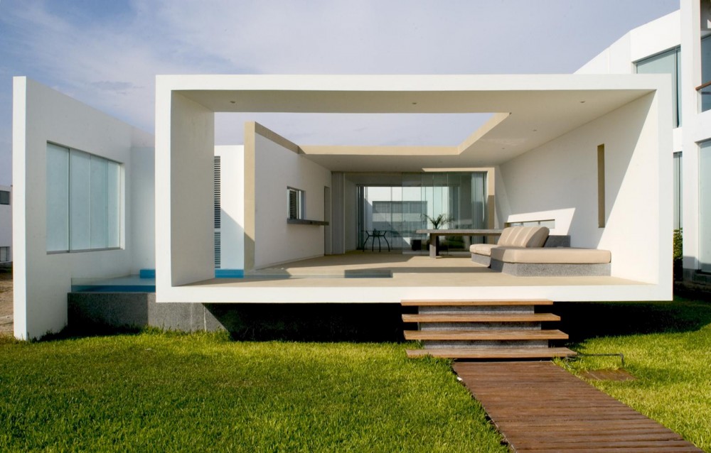 House in Las Arenas / Javier Artadi