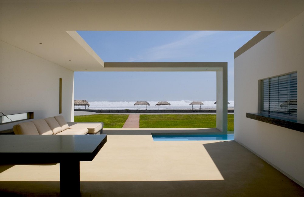 House in Las Arenas / Javier Artadi