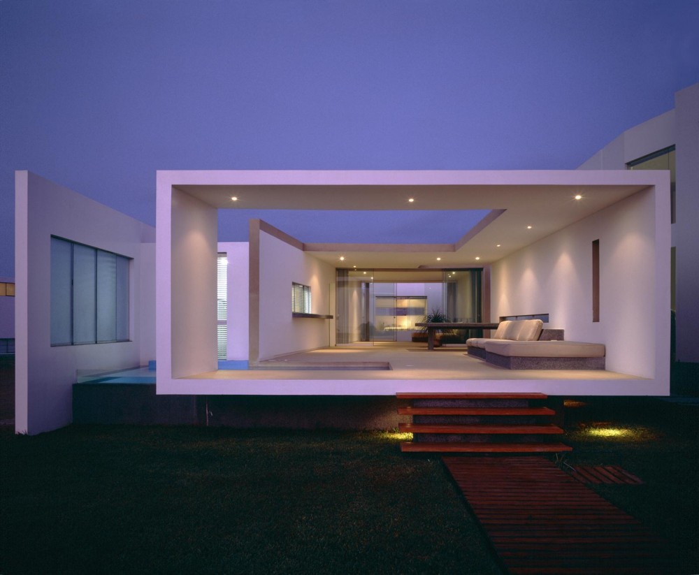 House in Las Arenas / Javier Artadi