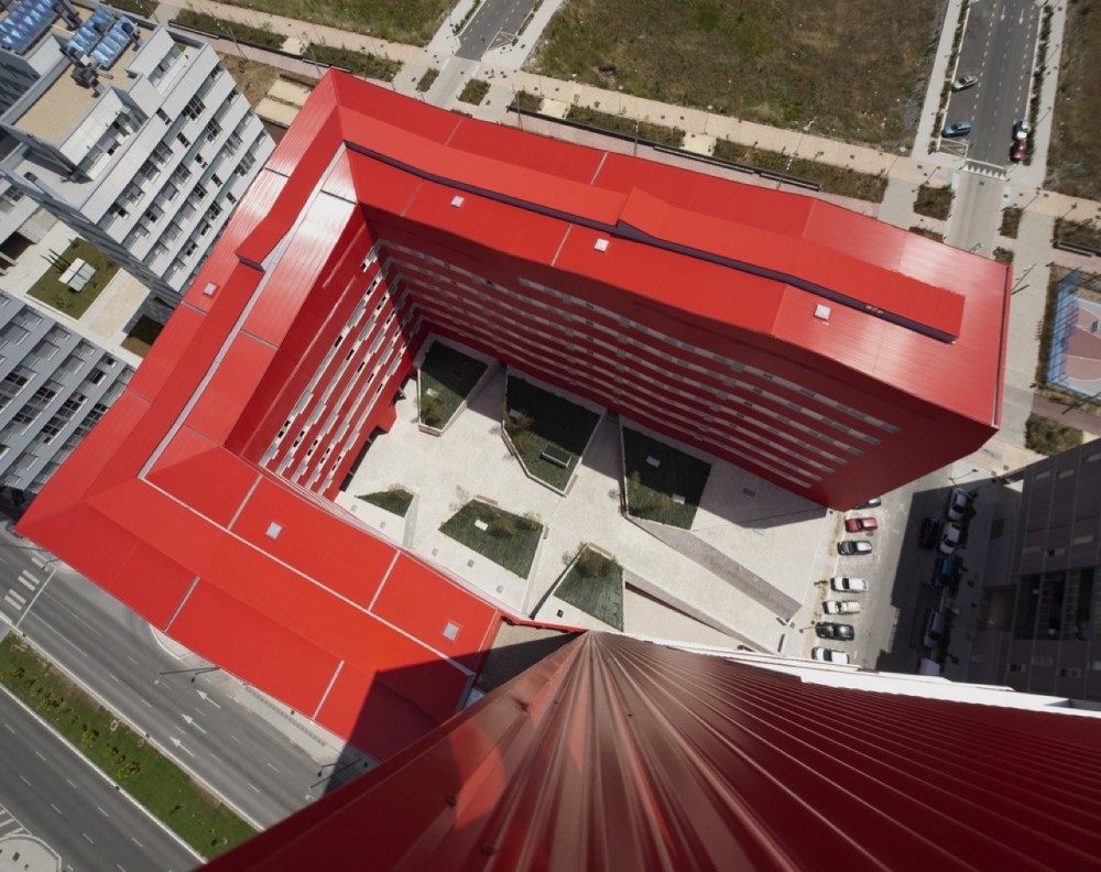 242 Social Housing Units in Salburúa / ACXT
