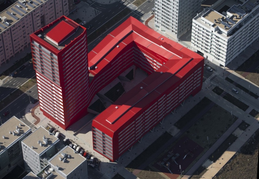 242 Social Housing Units in Salburúa / ACXT