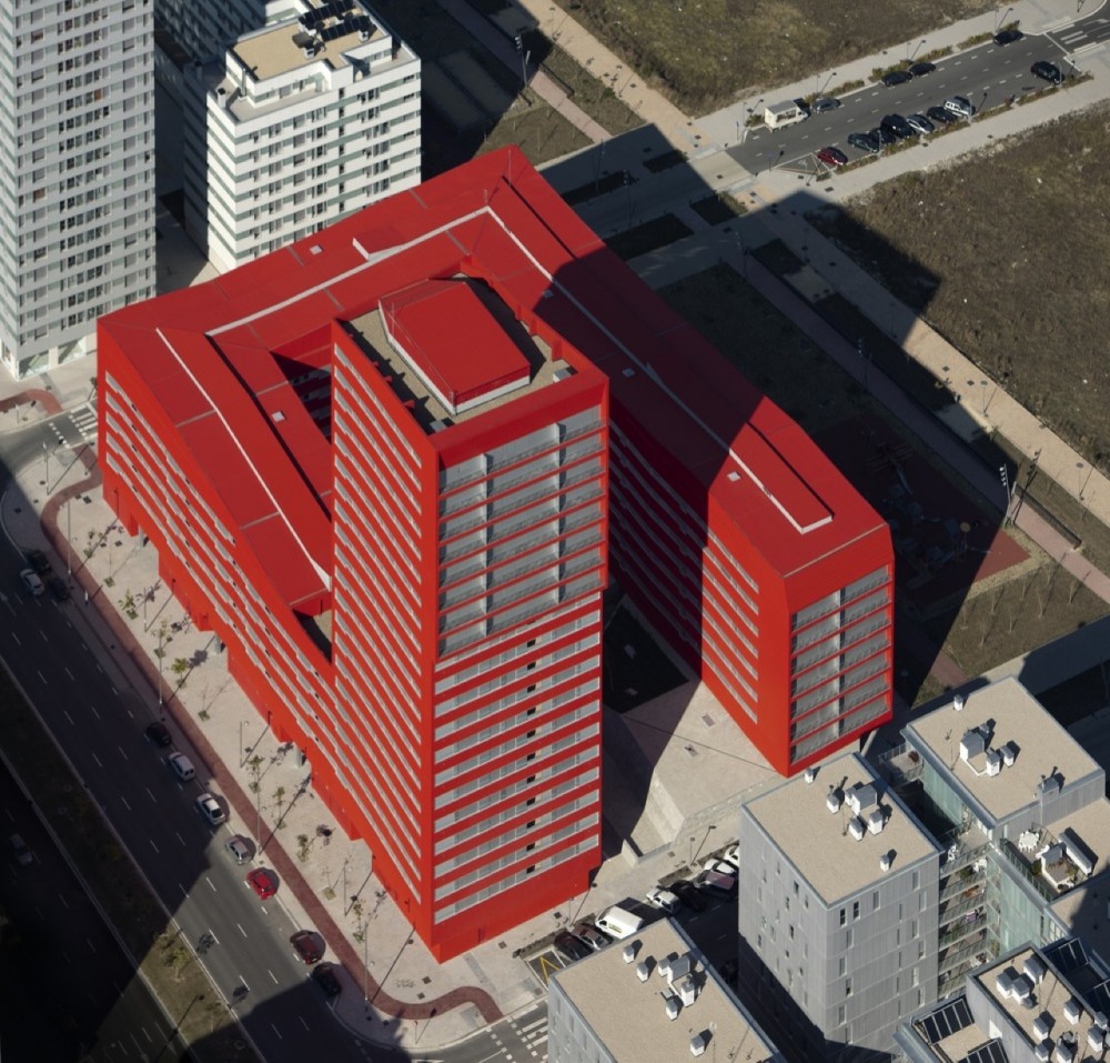 242 Social Housing Units in Salburúa / ACXT