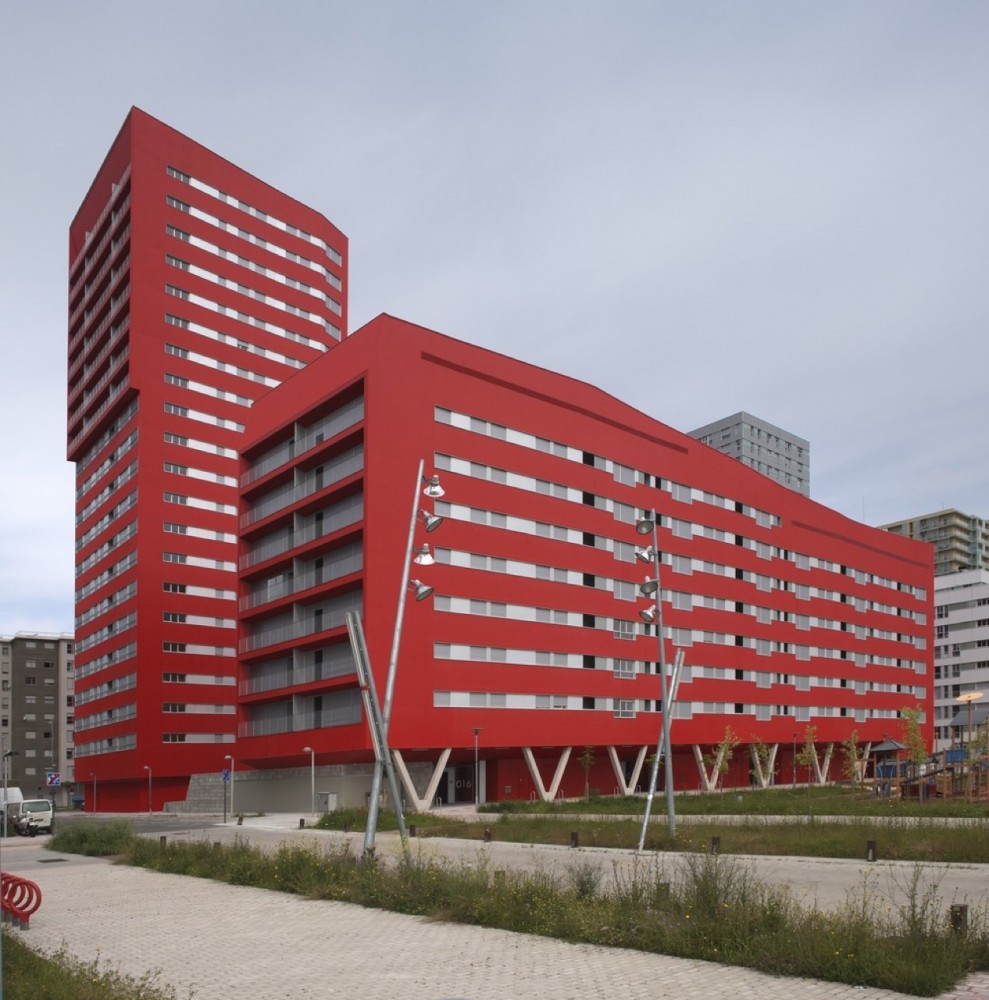 242 Social Housing Units in Salburúa / ACXT