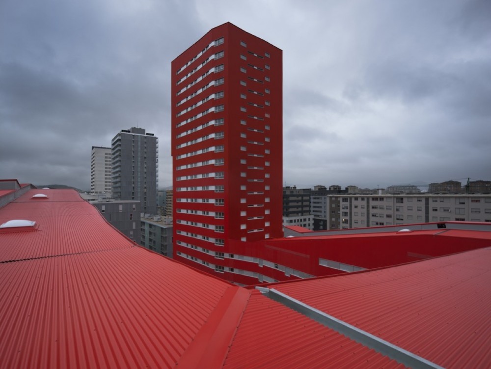 242 Social Housing Units in Salburúa / ACXT
