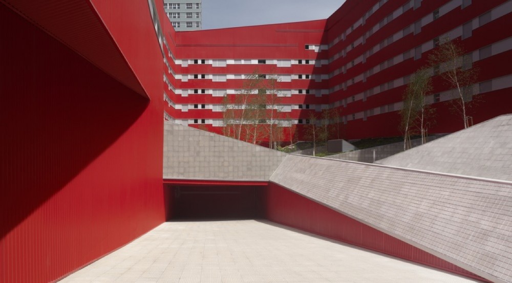 242 Social Housing Units in Salburúa / ACXT