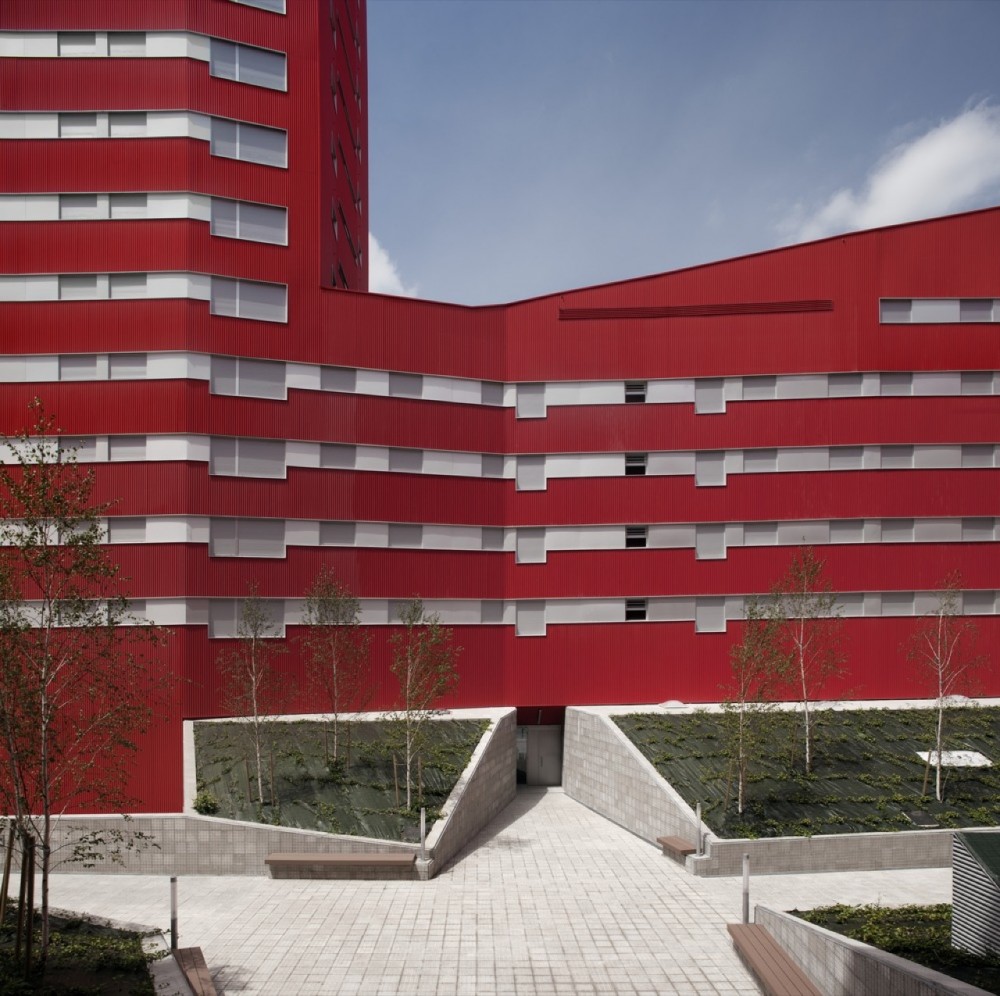 242 Social Housing Units in Salburúa / ACXT