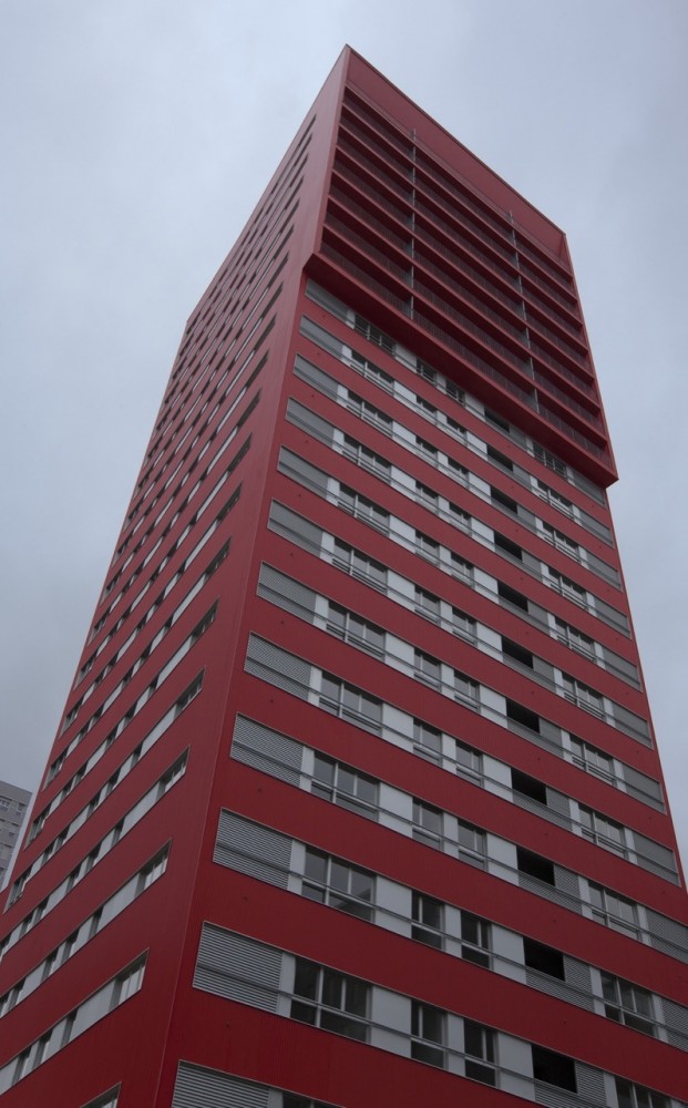 242 Social Housing Units in Salburúa / ACXT