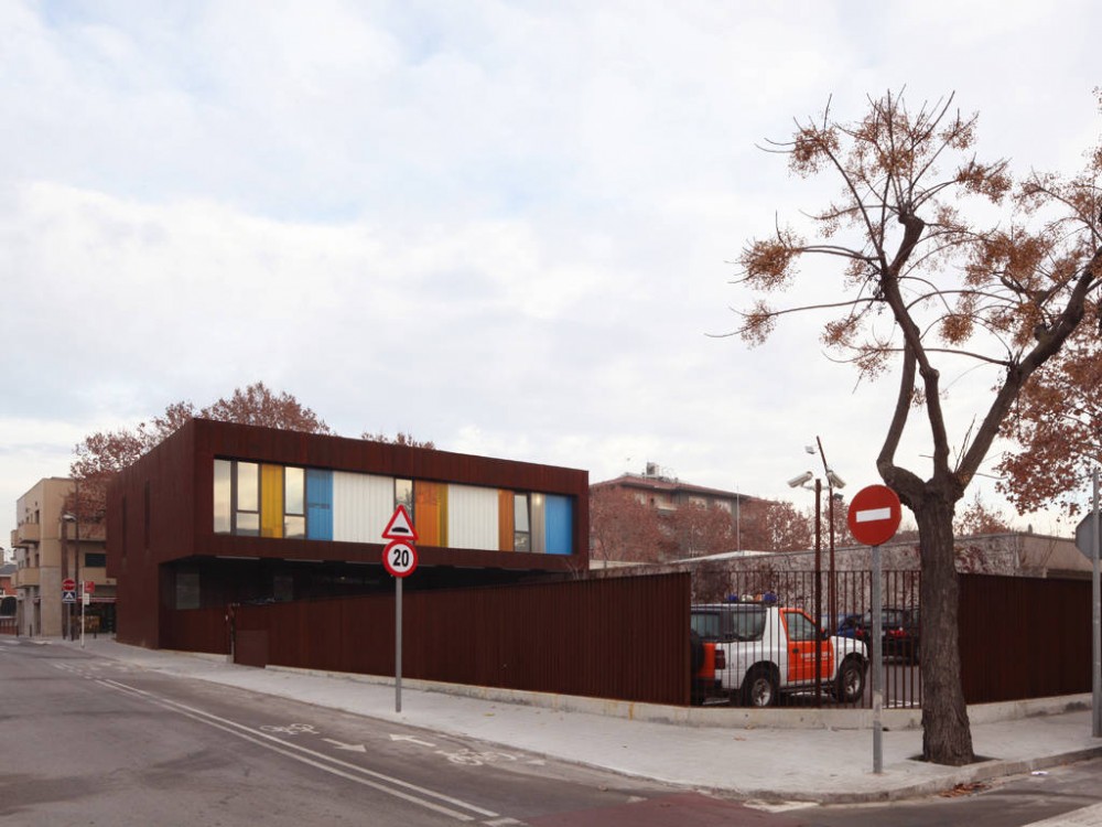 Police Station in Barcelona / MIZIEN