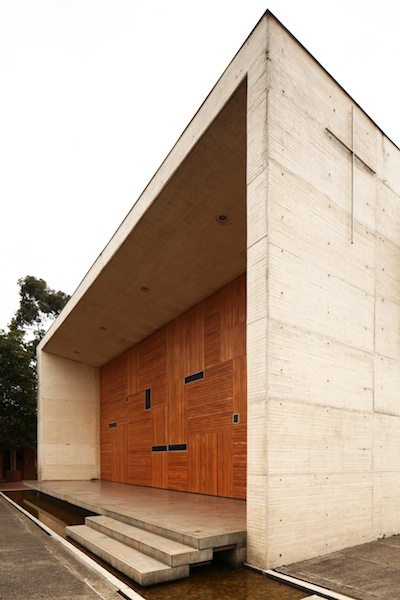 Los Nogales School Chapel / Daniel Bonilla Arquitectos
