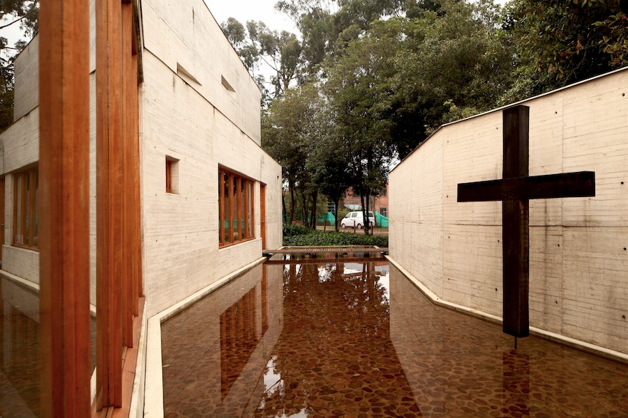 Los Nogales School Chapel / Daniel Bonilla Arquitectos